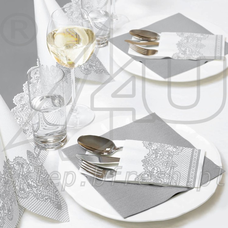 serwetki-flizelinowe-airlaid-weselne-biale-srebrna-koronka.JPG